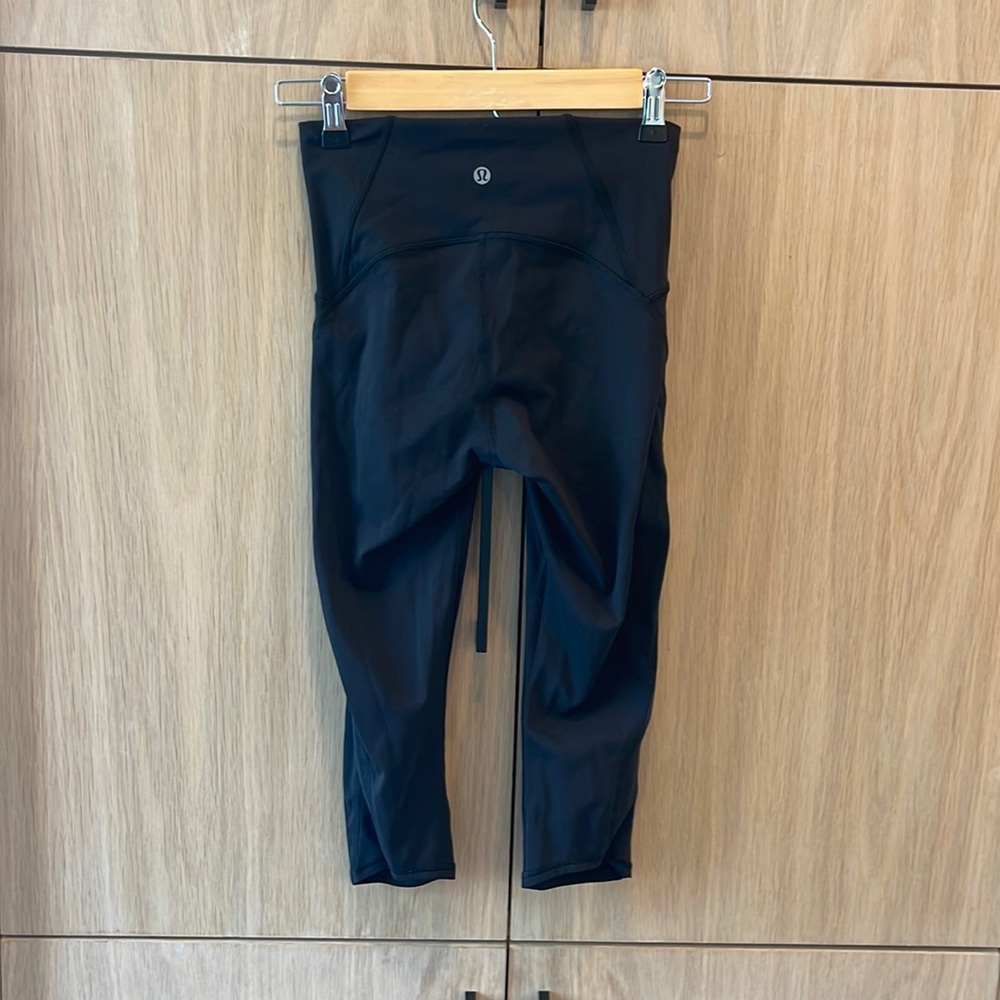 Cropped Lululemon leggings, Size 4, Black